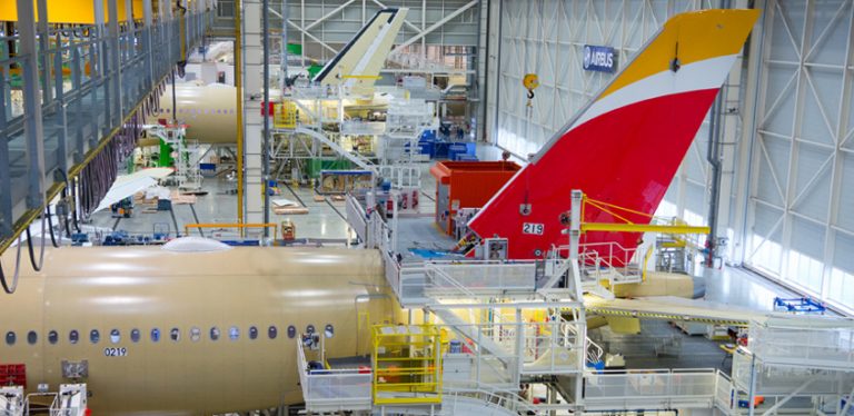 Airbus A350 de Iberia en la Línea Final de Ensamblaje en Toulouse, Francia.