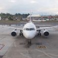 Airbus A320 siendo bautizado en el vuelo inaugural Lima-Medellín de LATAM.