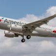 Airbus A319 de American Airlines despegando.