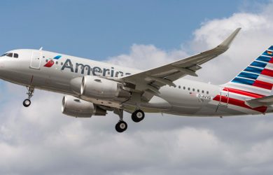 Airbus A319 de American Airlines despegando.