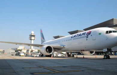 Boeing 767-300 de LATAM Airlines en el Aeropuerto Internacional de Guarulhos, de São Paulo, Brasil.