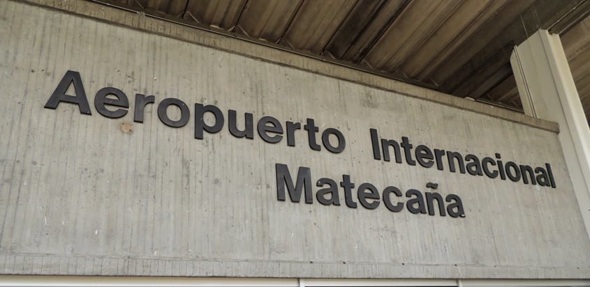 Fachada exterior del Aeropuerto Internacional Matecaña de Pereira.