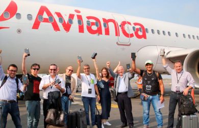 Ganadores del Samsung Galaxy S9 en vuelo de Avianca a Cartagena.