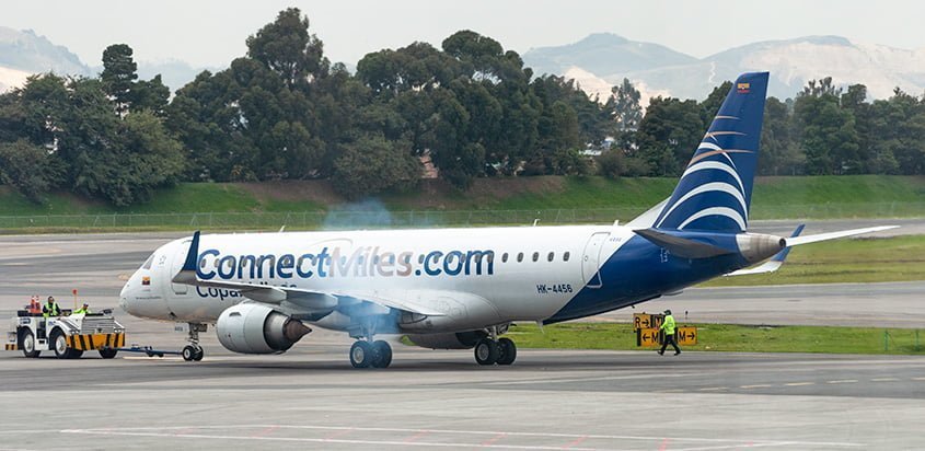 Embraer E190 de Copa Airlines en rodaje en Bogotá.