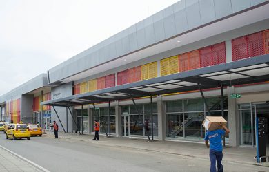 Fachada Aeropuerto Los Garzones de Montería.