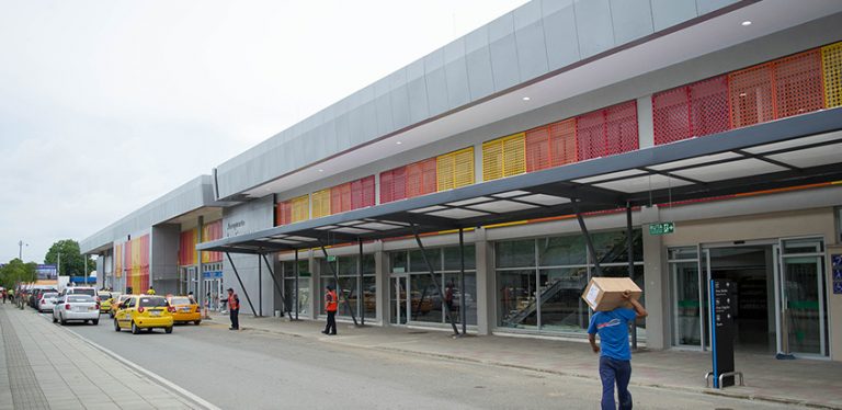 Fachada Aeropuerto Los Garzones de Montería.