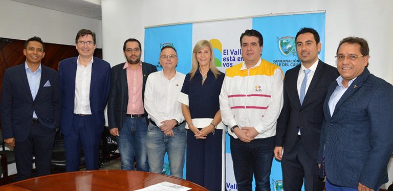 Rueda de Prensa con el anuncio del inicio de operaciones a Cartago de VivaColombia.