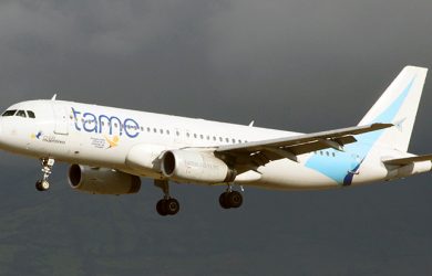Airbus A320 de Tame aterrizando.
