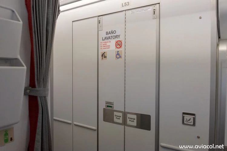 Baño para discapacitados del nuevo Airbus A330-300 de Avianca.