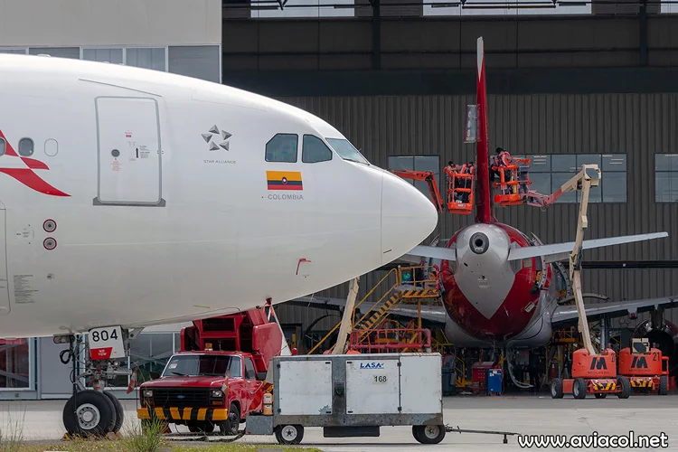 Vista lateral del nuevo Airbus A330-300 de Avianca.