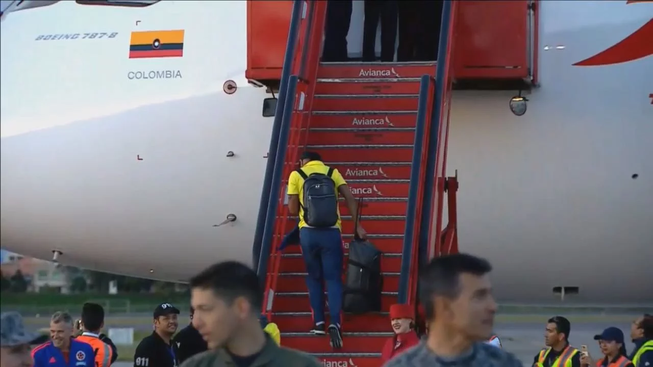 Selección Colombia en el avión que los transporta a Milán, Italia. Selección Colombia en el avión que los transporta a Milán, Italia.