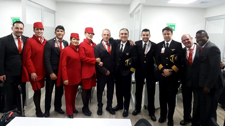 Tripulación del avión que transporta a la Selección Colombia rumbo al Mundial. Tripulación del avión que transporta a la Selección Colombia rumbo al Mundial.
