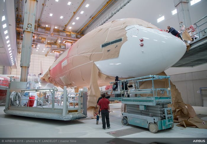 Proceso de pintura del primer Airbus A350 de Iberia.