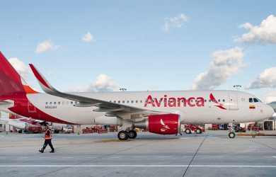 Airbus A320 de Avianca en el Terminal Puente Aéreo.