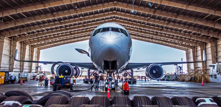Boeing 767-300ER de LATAM Perú en el Centro de Mantenimiento de la aerolínea en Lima.