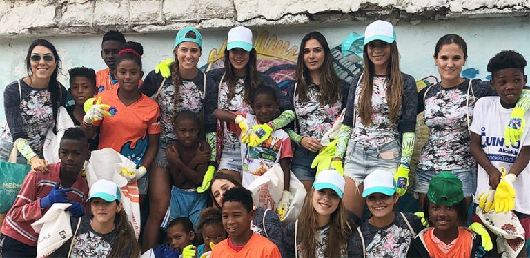 Jornada de limpieza de Playas de Tierra Bomba, en Cartagena.