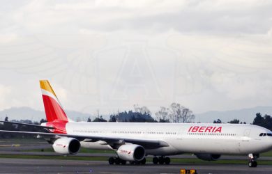 Airbus A340-600 de Iberia llegando a Bogotá.