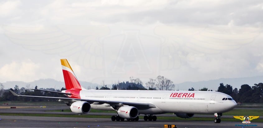 Airbus A340-600 de Iberia llegando a Bogotá.