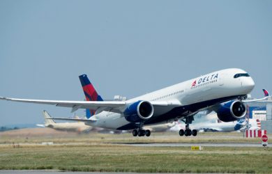 Airbus A350 de Delta Air Lines despegando.