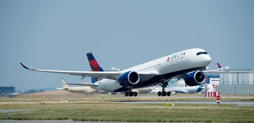 Airbus A350 de Delta Air Lines despegando.
