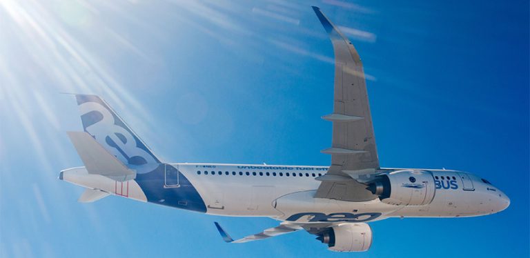 Airbus A320neo en vuelo.