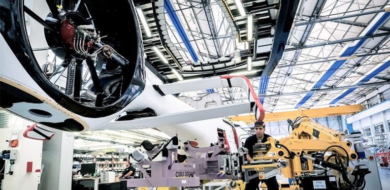 Línea de producción de Airbus Helicopters en Albacete, España.