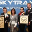 Empleados de Norwegian recibiendo el Premio de Skytrax como Mejor Aerolínea de Bajo Costo.