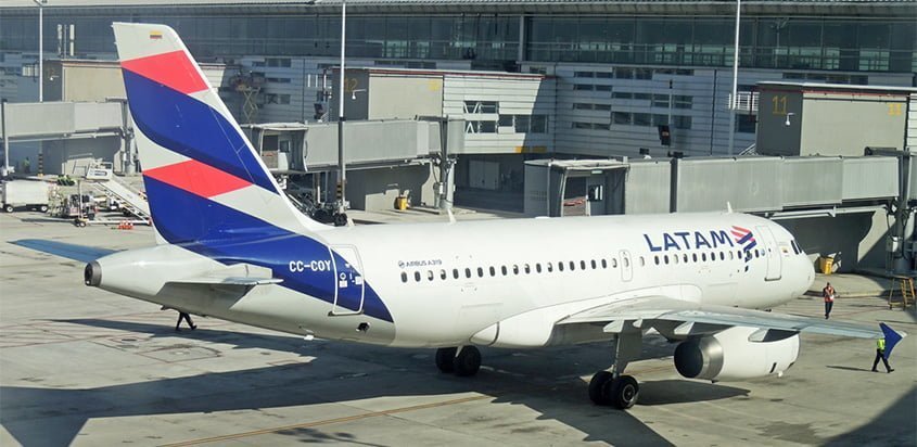 Airbus A319 de LATAM Colombia en Bogotá.