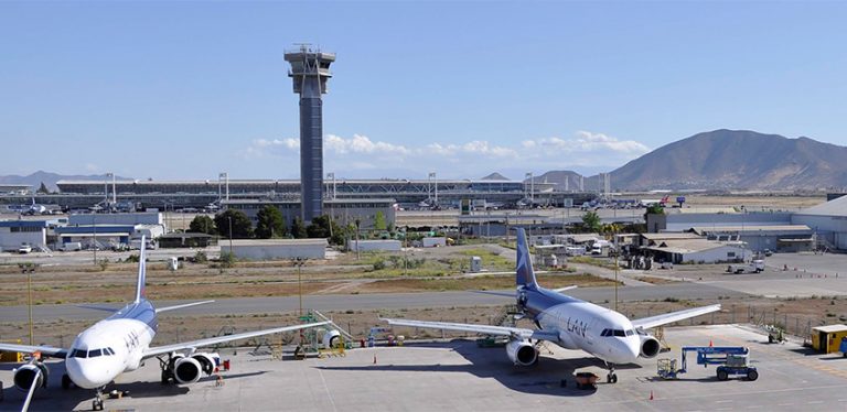 Vista del Aeropuerto Comodoro Arturo Merino Benítez de Santiago de Chile.