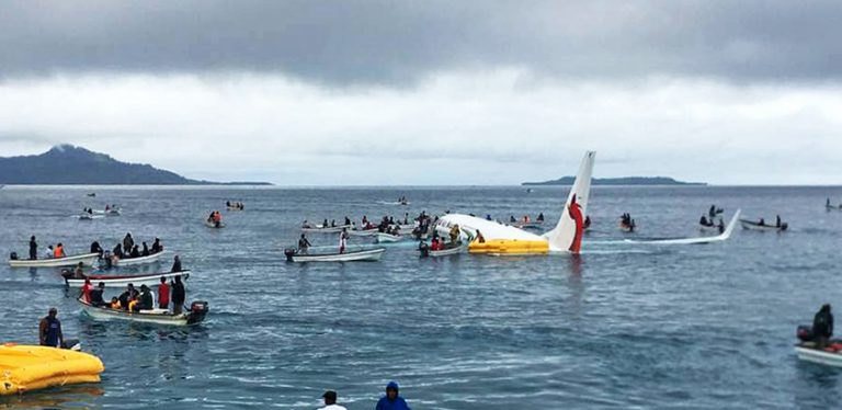 Boeing 737-800 de Air Niugini accidentado. Foto de Bill Davis.