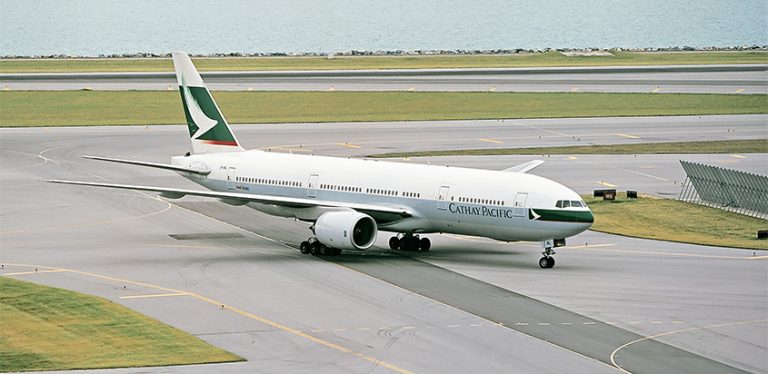 Primer Boeing 777 producido, donado por Cathay Pacific al Pima Air & Space Museum.