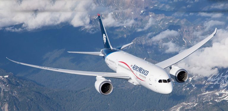 Boeing 787 de Aeroméxico en vuelo.
