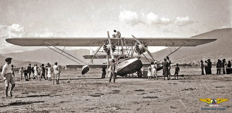 Avión Sikorski S-38 "Marichu" de UMCA en el campo Las Playas de Medellín.