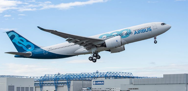 Primer vuelo del Airbus A330-800.