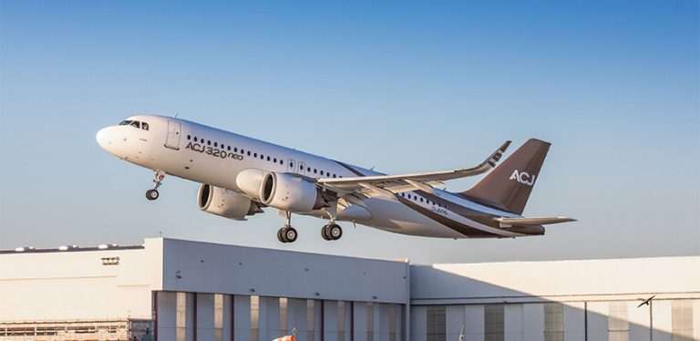 Primer vuelo de Airbus ACJ320neo.