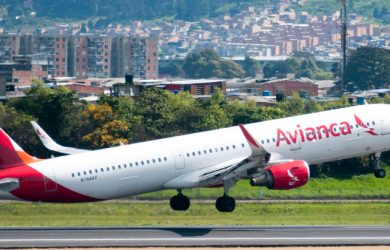Airbus A321neo de Avianca despegando de Bogotá.