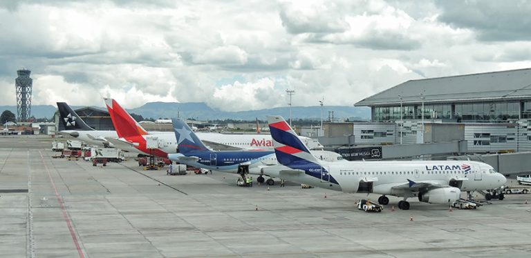 Flota de Avianca y LATAM en el Aeropuerto Eldorado de Bogotá.