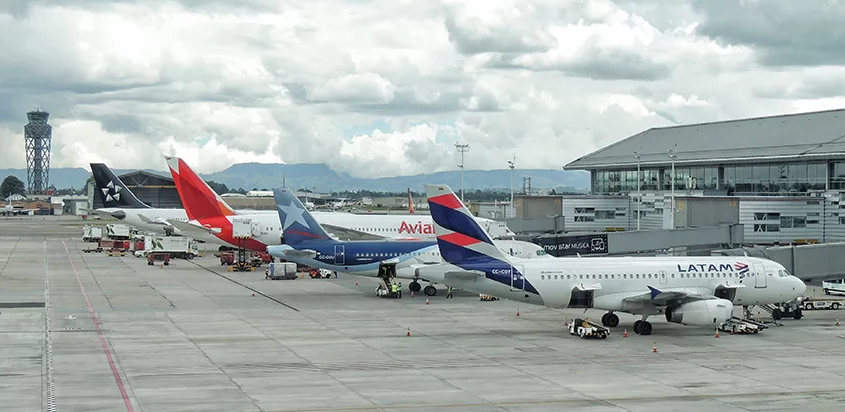 Flota de Avianca y LATAM en el Aeropuerto Eldorado de Bogotá.