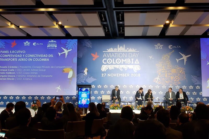 Pedro Heilbron (Copa), Angela Orozco (Mintransporte), Hernán Rincón (Avianca) y Enrique Cueto (LATAM), durante el Aviation Day Colombia 2018.