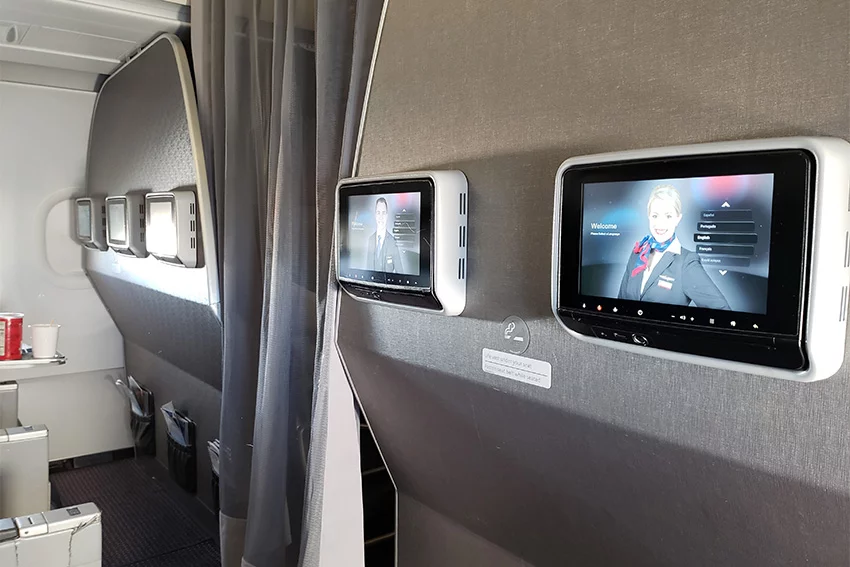 Sistema de entretenimiento en clase económica de un A319 de American Airlines.