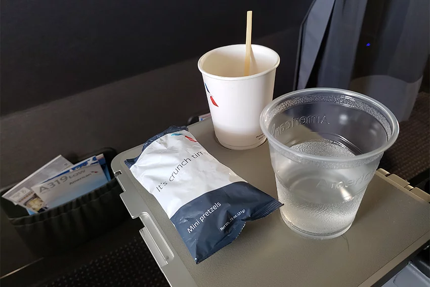 Servicio abordo del vuelo AA1134 de Pereira a Miami en clase económica de American Airlines.