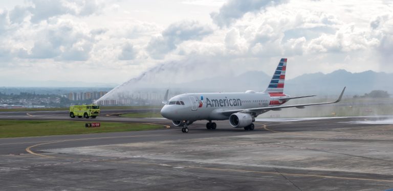Bienvenida al Airbus A319 de American Airlines en su primer vuelo de Miami a Pereira.