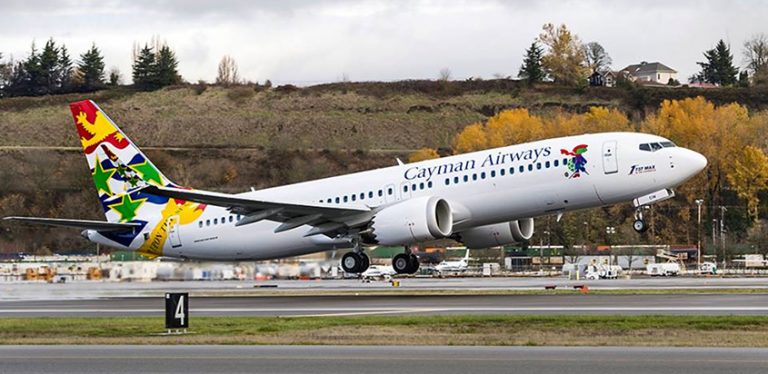 Primer Boeing 737 MAX de Cayman Airways.