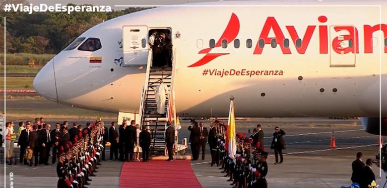 Boeing 787 de Avianca que transportó al Papa Francisco de Panamá a Roma.