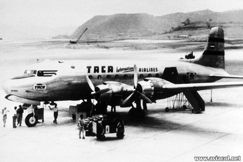Douglas DC-4 de TACA.