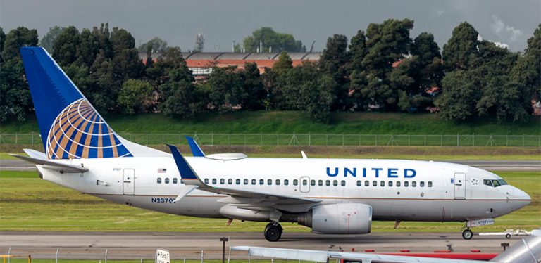 Boeing 737-700 de United Airlines en Bogotá.