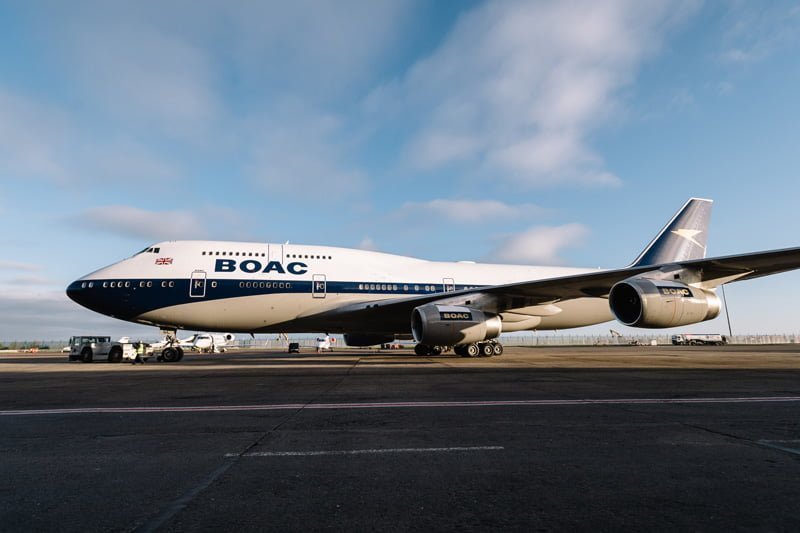 Vista lateral del Boeing 747-400 de British Airways con livery de BOAC.