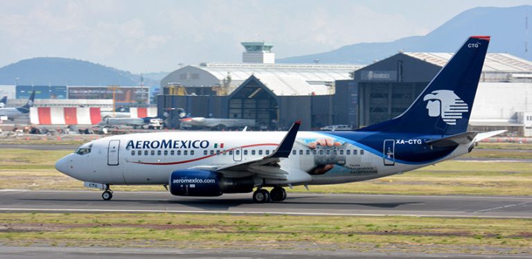 Boeing 737-700 de Aeroméxico en rodaje en Ciudad de México.
