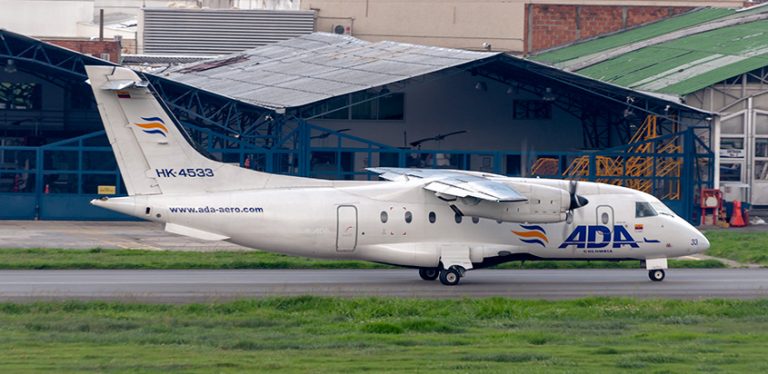 Dornier Do 328 de Aerolínea de Antioquia en el Aeropuerto Olaya Herrera de Medellín.
