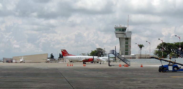 Vista de la plataforma del Aeropuerto Matecaña de Pereira.